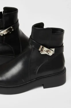 Quiz Boots><noscript><img width=