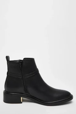 Quiz Boots><noscript><img width=