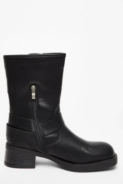 Quiz Boots><noscript><img width=