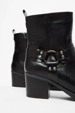 Quiz Boots><noscript><img width=
