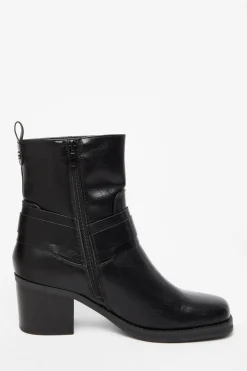 Quiz Boots><noscript><img width=