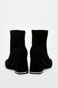 Quiz Boots><noscript><img width=