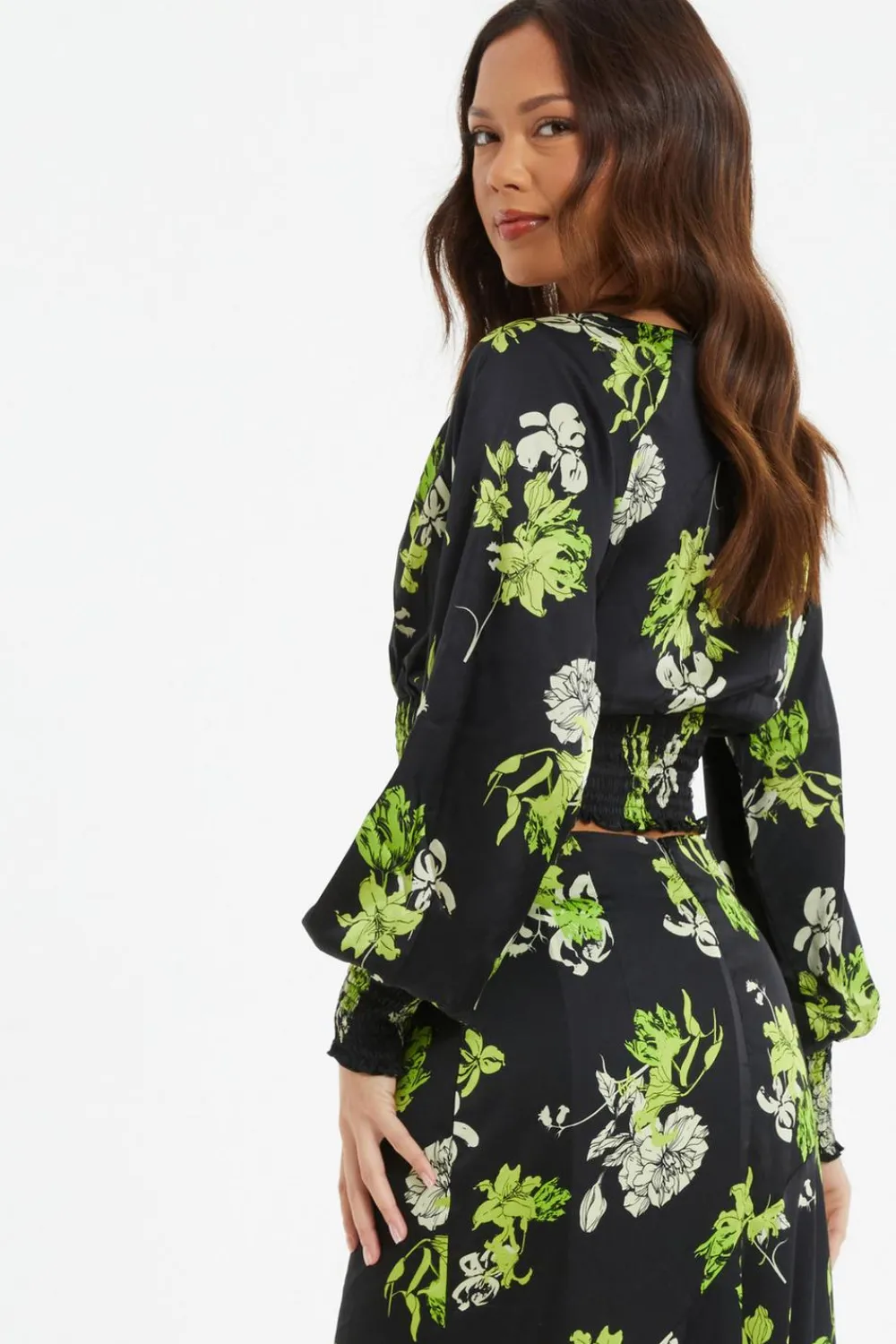 Quiz Going Out Tops|Crop Tops>Black Floral Wrap Crop Top