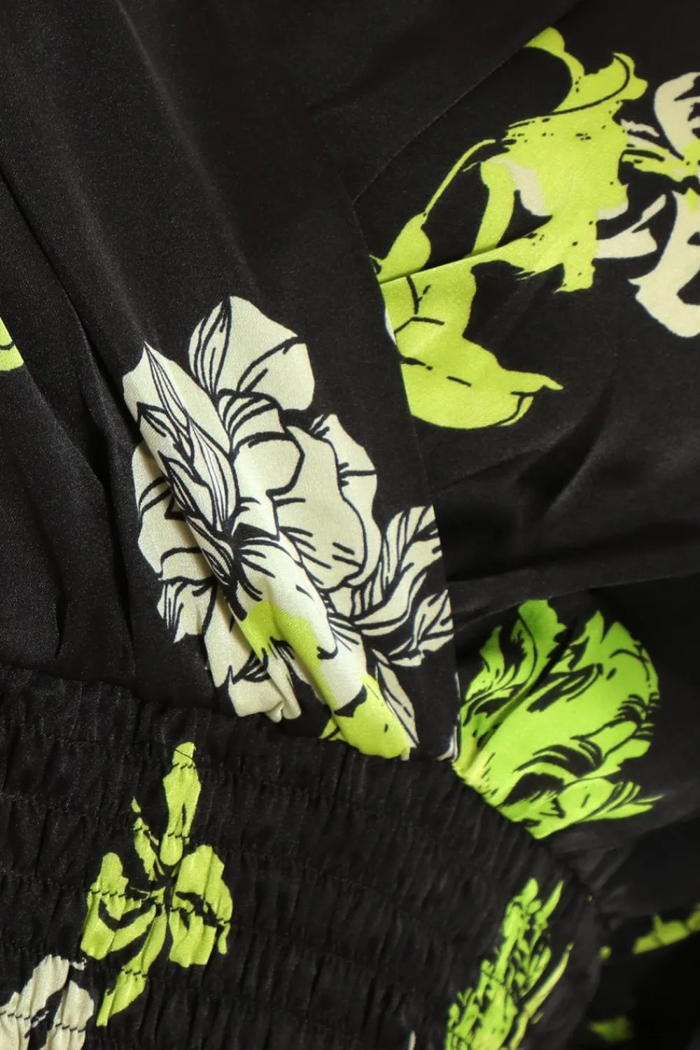 Quiz Going Out Tops|Crop Tops>Black Floral Wrap Crop Top