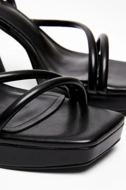 Quiz Sandals|Platforms><noscript><img width=