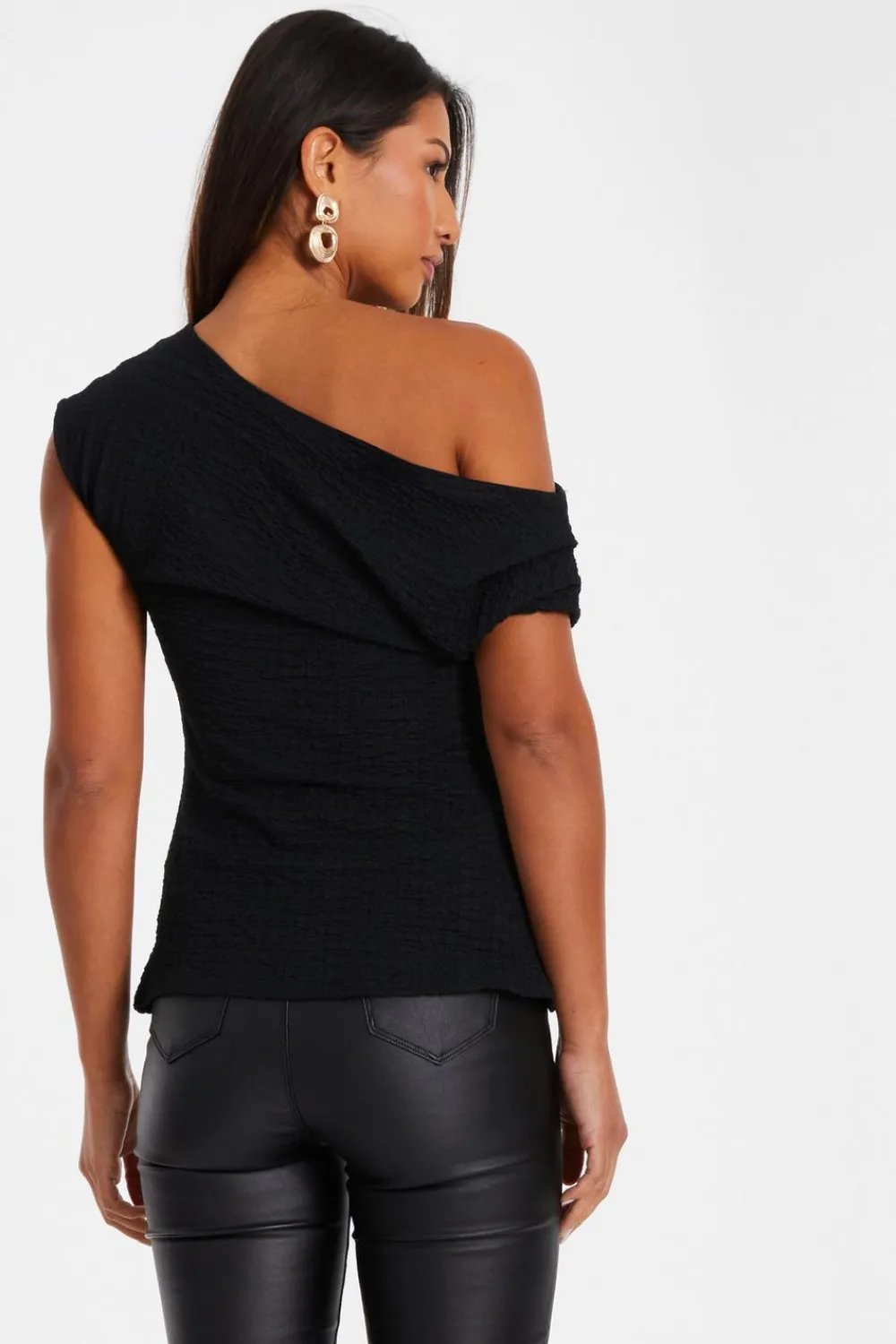Quiz Day Tops|Tops>Black Textured Drape Neck Top