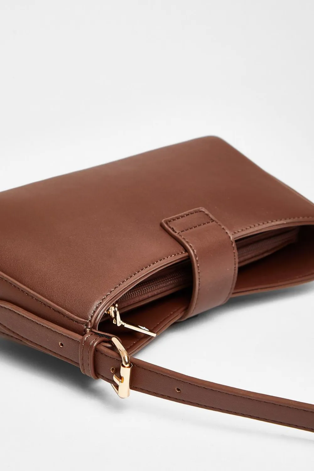 Quiz Bags>Buckle Detail Shoulder Bag