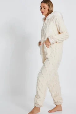 Quiz Nightwear><noscript><img width=