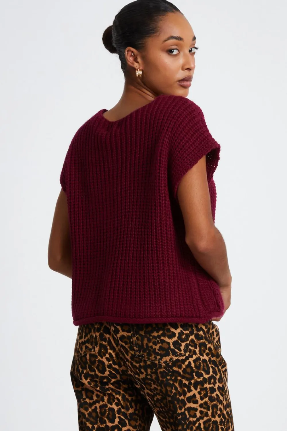 Quiz Trending: Red|Knitwear>Dark Red Knit Sleeveless Cardigan
