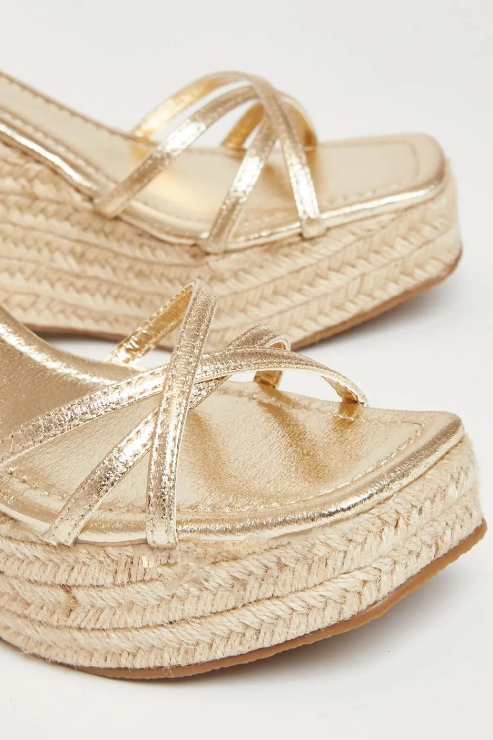 Quiz Wedges|Sandals>Cross Strap Platform Wedges