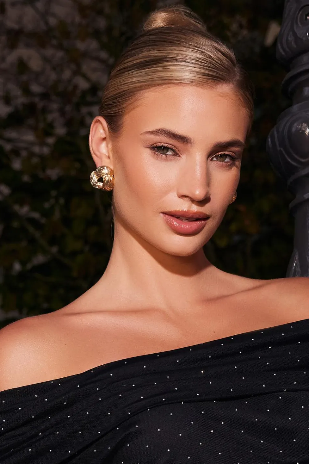 Quiz Jewellery|Earrings>Gold Textured Knot Stud Earrings