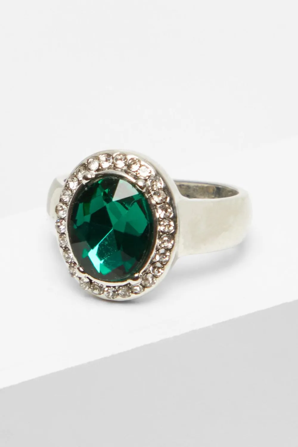 Quiz Jewellery>Green Circle Jewel Ring