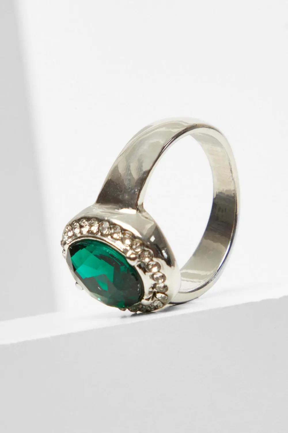 Quiz Jewellery>Green Circle Jewel Ring