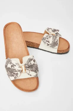 Quiz Sandals|Holiday Shoes><noscript><img width=