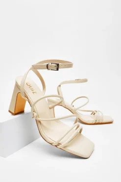 Quiz Sandals|Holiday Shoes><noscript><img width=