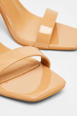 Quiz Sandals|Heels><noscript><img width=