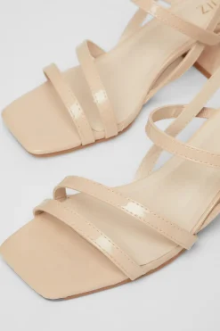 Quiz Sandals|Holiday Shoes><noscript><img width=