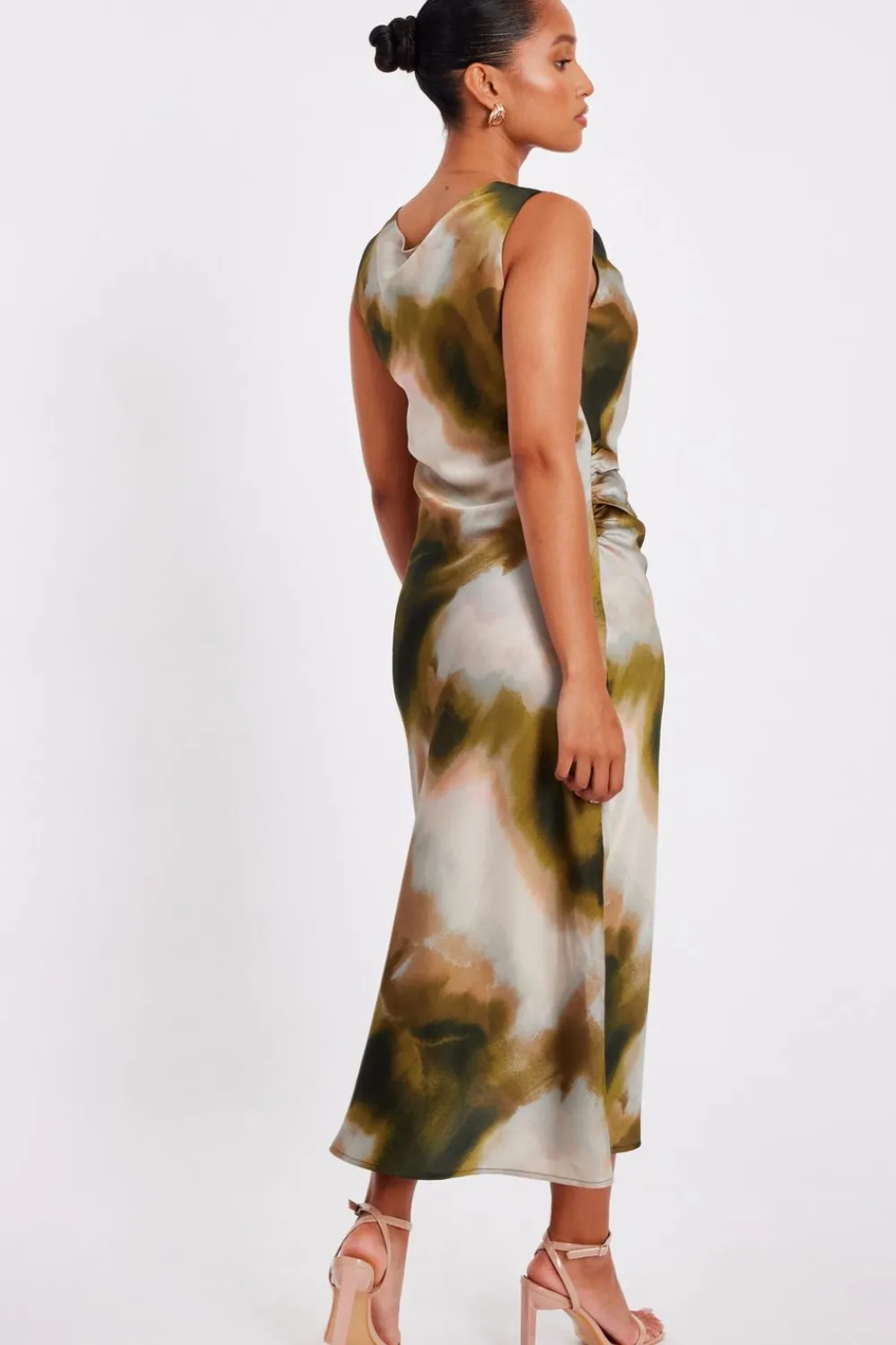 Quiz Day At The Races|Christening Guest>Petite Khaki Satin Printed Midaxi Dress