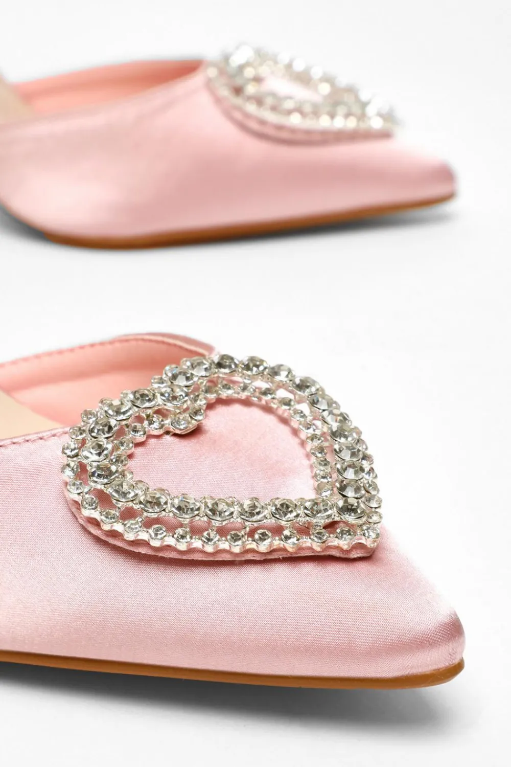 Quiz Prom & Ball|Heels>Pink Satin Diamante Heart Brooch Court Heels
