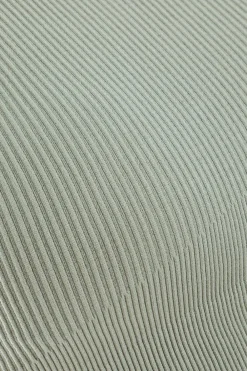 Quiz Crop Tops|Tops><noscript><img width=