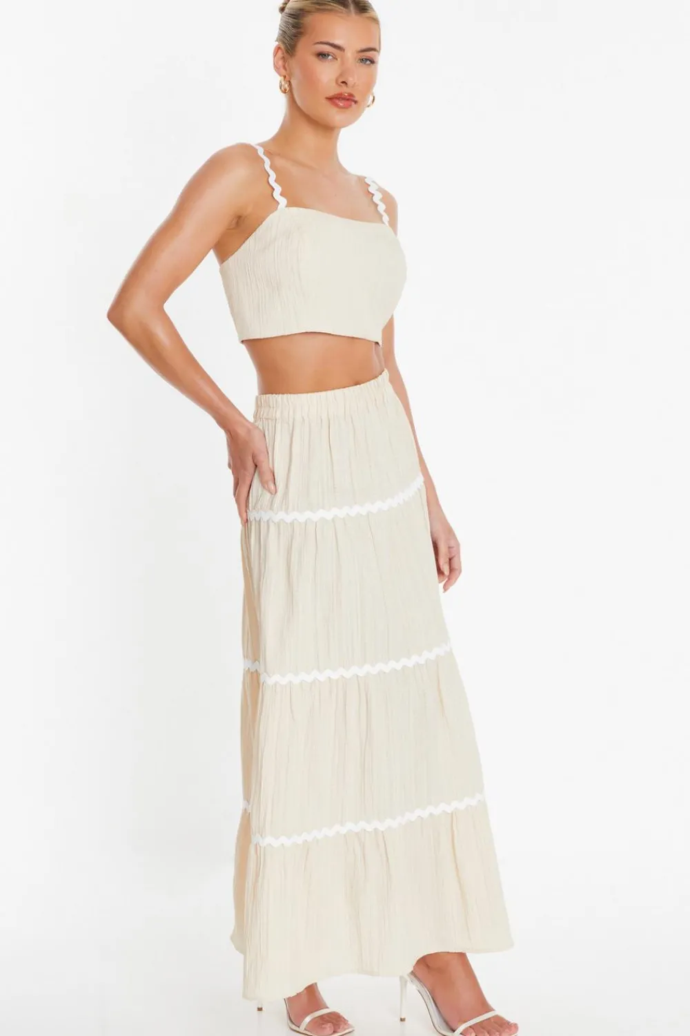 Quiz Summer Tops|Crop Tops>Stone Wavy Trim Crop Top