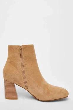 Quiz Heels|Boots><noscript><img width=