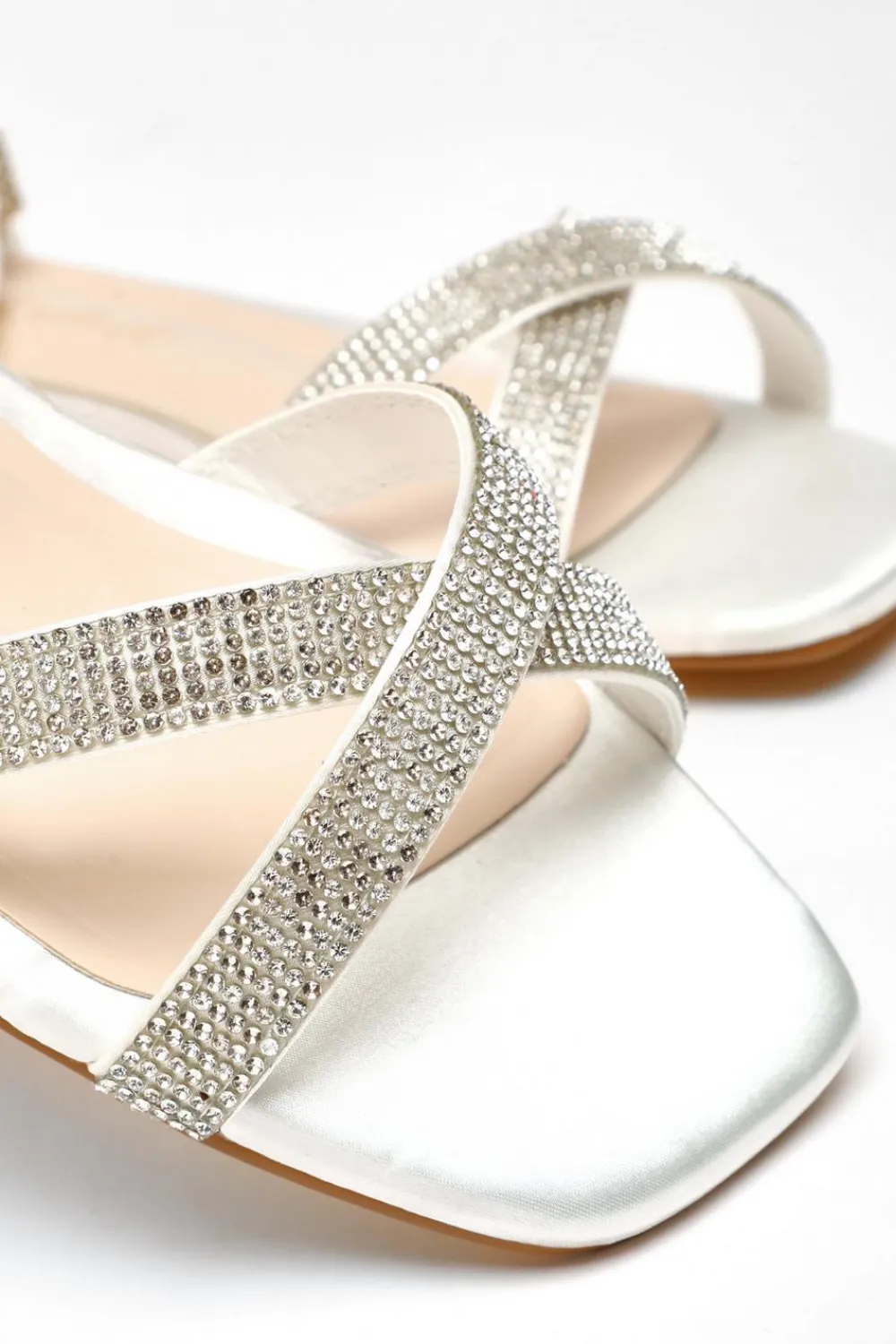 Quiz Wide Fit|Occasion Shoes>Wide Fit White Shimmer Diamante Cross Strap Flat Sandals